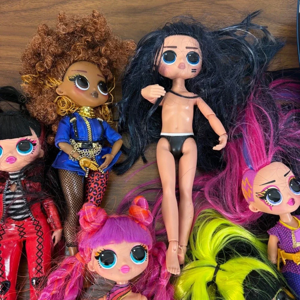 L.O.L. Surprise! O.M.G. Fashion Dolls, Dance Machine Car and Accessories Qty 21